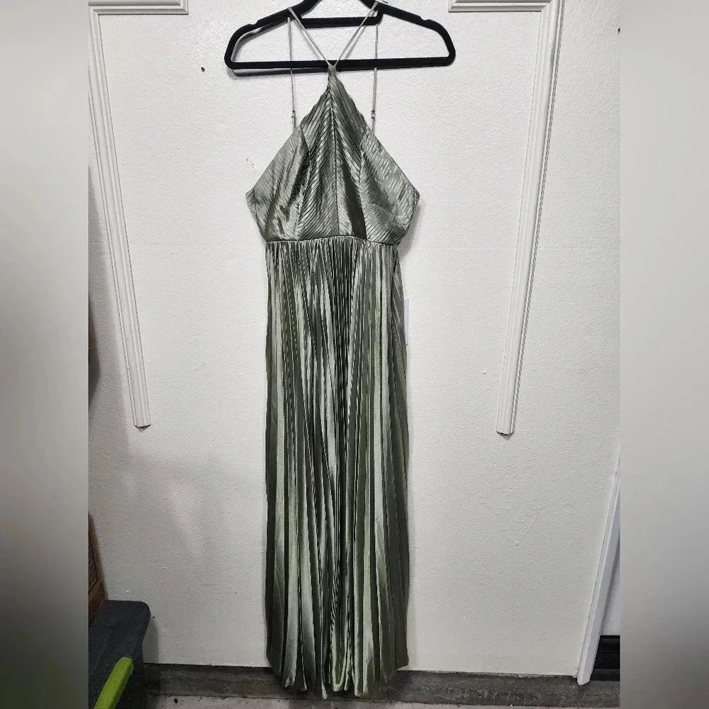 Lulus elaborate charm
